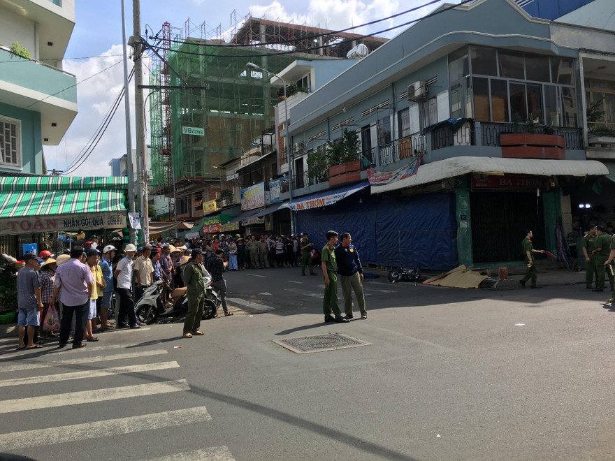 Lực lượng chức năng điều tra vụ việc.