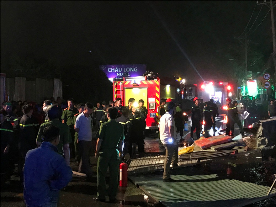 Cửa hàng bán đồ gia dụng cháy rụi trong đêm.