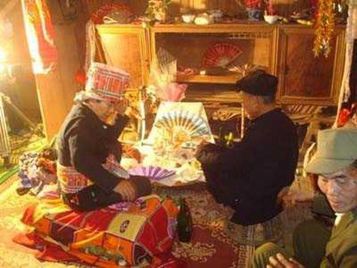 Đối tượng trốn nã bị bắt khi đang nhờ thầy cúng giải hạn