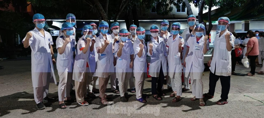 Nghệ An huy động cán bộ y tế tham gia Bệnh viện dã chiến 