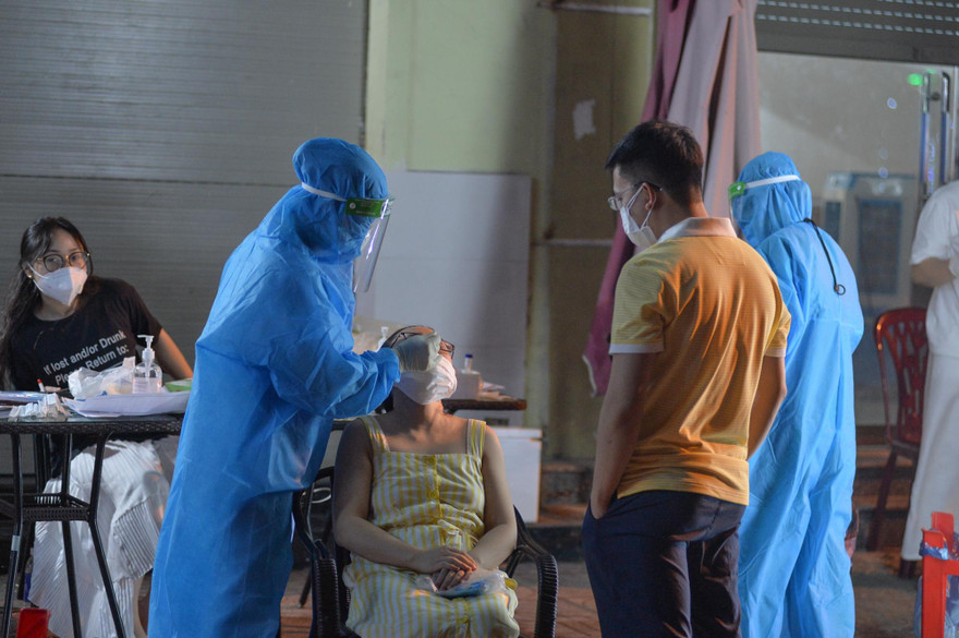 Tối 16/9, bốn ca dương tính trong cộng đồng ở Nghệ An cùng chung một gia đình