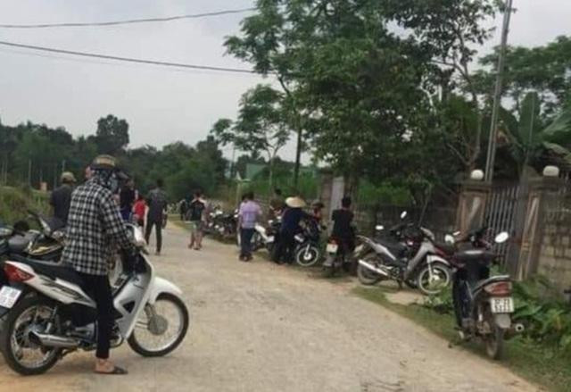 Đi học về, con bàng hoàng phát hiện bố mẹ tử vong