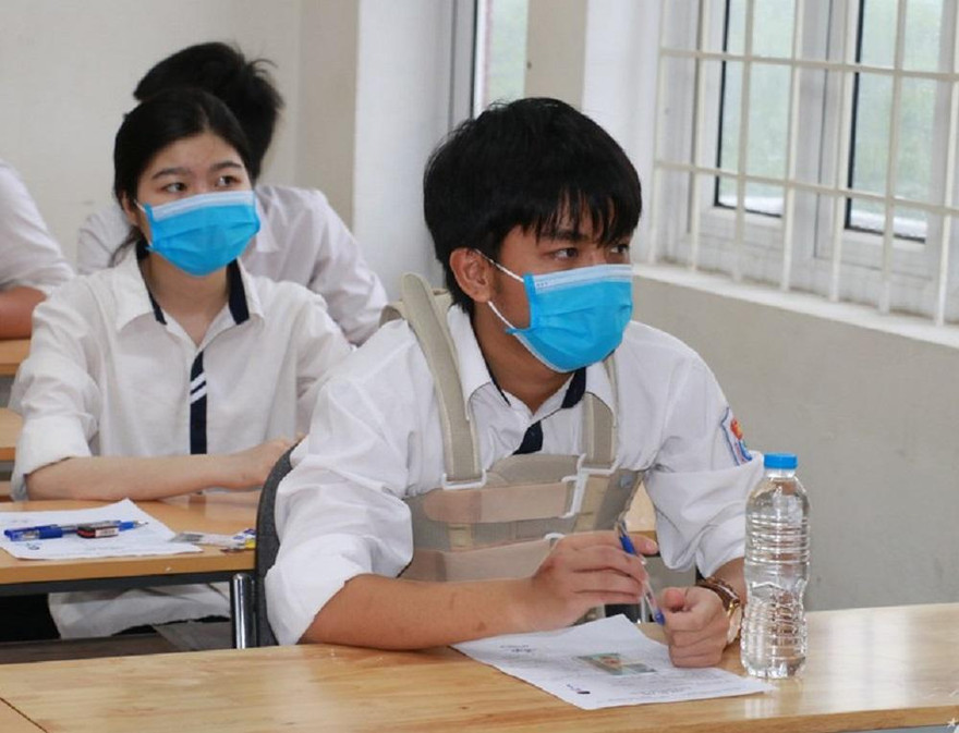 Thí sinh từ chối đặc cách, nén đau do gãy cột sống để vượt vũ môn