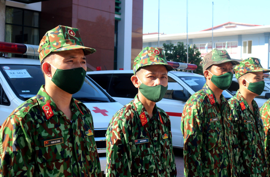 Quân khu 4 điều động lực lượng, phương tiện vào Nam chống dịch