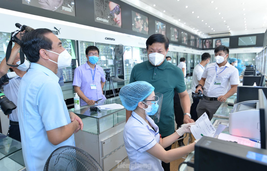 Thứ trưởng Bộ Y tế: Nghệ An phải đạt xét nghiệm RT-PCR lên 70.000 mẫu/ngày