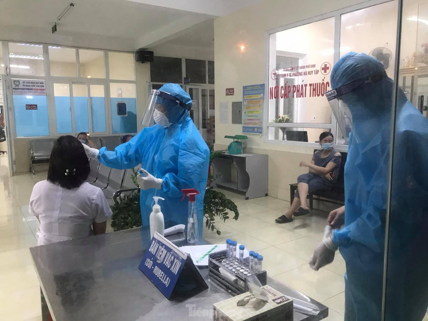 Hai bệnh viện ở Nghệ An hoạt động trở lại sau 2 ngày dừng tiếp nhận bệnh nhân