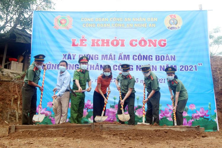 Công an tỉnh Nghệ An trao phòng ở cho học sinh vùng biên giới