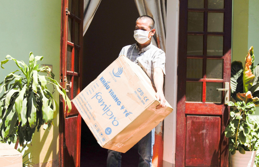 Báo Tiền phong và nhà tài trợ hỗ trợ huyện rẻo cao phòng chống dịch