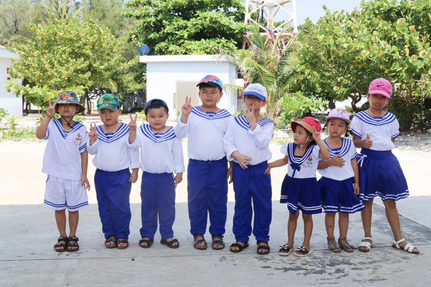 Tiếng hát của 'chiến sỹ nhí' nơi quần đảo Trường Sa