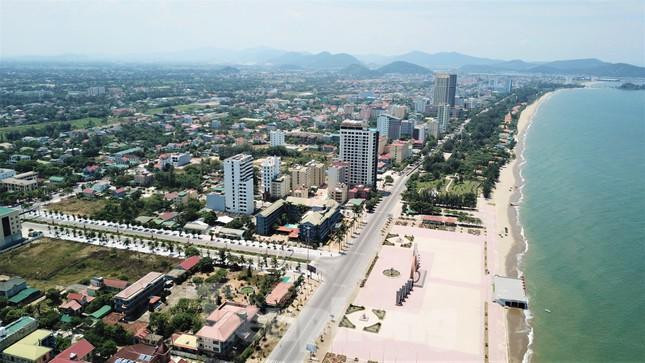 Xuất hiện nhiều ca dương tính cộng đồng, Cửa Lò mở rộng truy vết, bóc tách F0