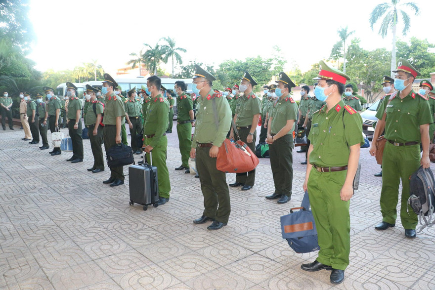 Công an Nghệ An chi viện 100 cán bộ, chiến sỹ ra huyện có 2 ca dương tính SARS-CoV-2