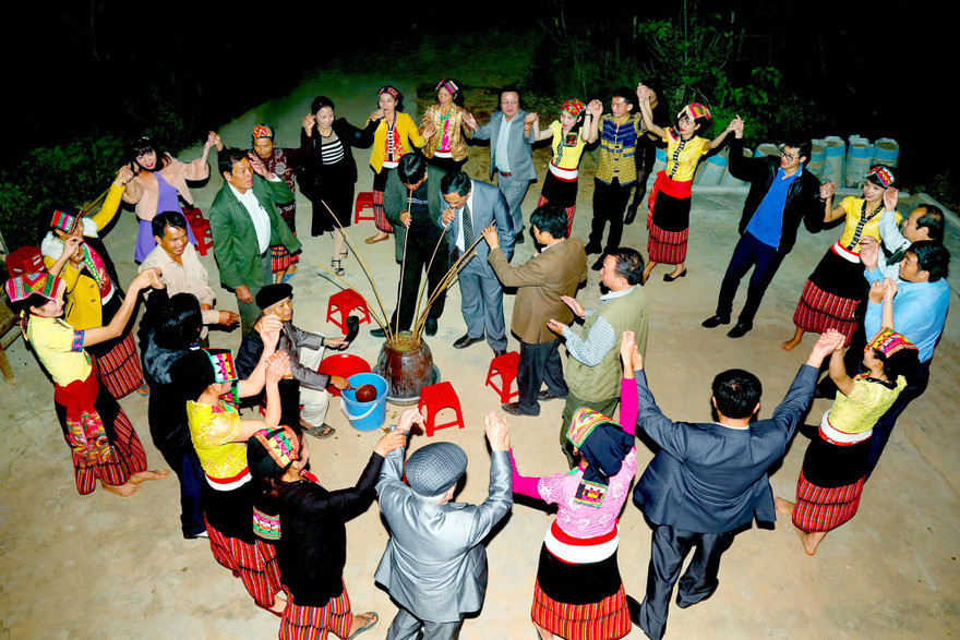 Nghệ An tôn vinh người có uy tín trong cộng đồng dân tộc thiểu số