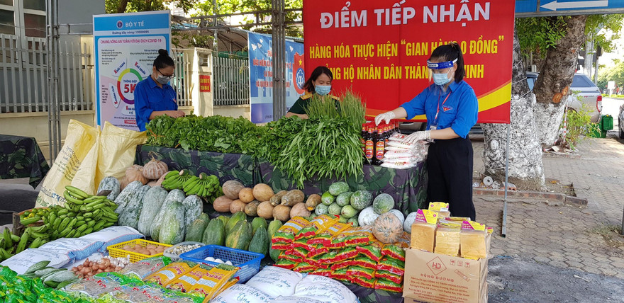 Shipper áo xanh TP Vinh mua bán, vận chuyển lương thực đến từng hộ gia đình 