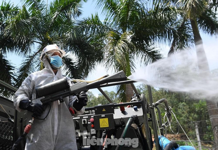 Một khu dân cư bị phong tỏa ở TPHCM. Ảnh: Ngô Bình