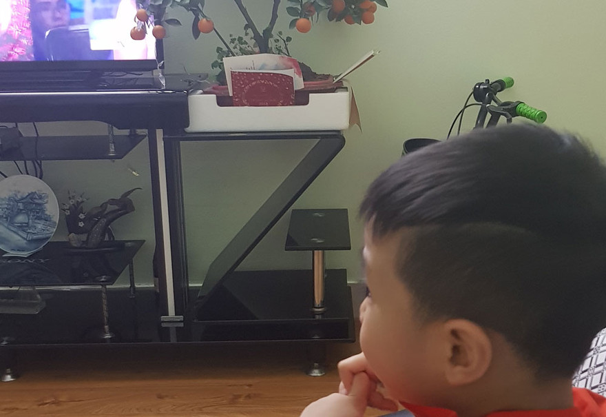 Nhiều gia đình "khổ sở" vì không có người trông trẻ kỳ nghỉ Tết.