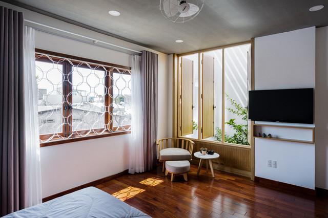 Nằm tại quận Sơn Trà (thành phố Đà Nẵng), ngôi nhà thuộc quyền sở hữu của một phụ nữ độc thân.