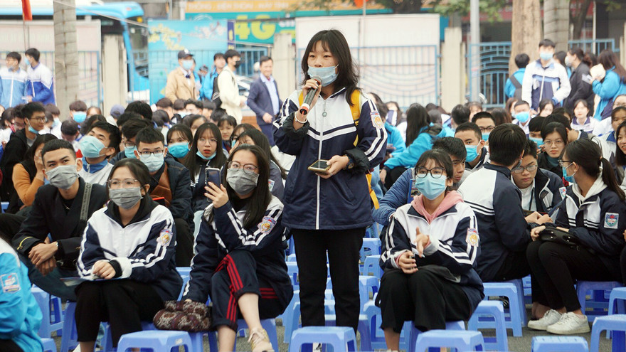 Gần 6.000 học sinh ở Hải Phòng tham dự tư vấn, tuyển sinh năm 2021.