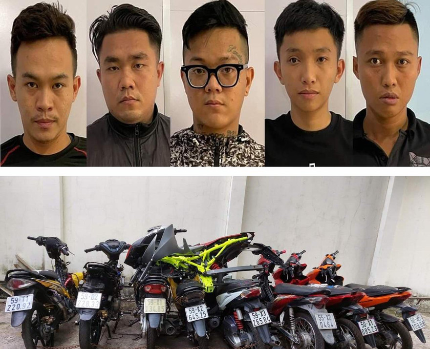 Nhóm 'quái xế' bị công an bắt giam cùng phương tiện.