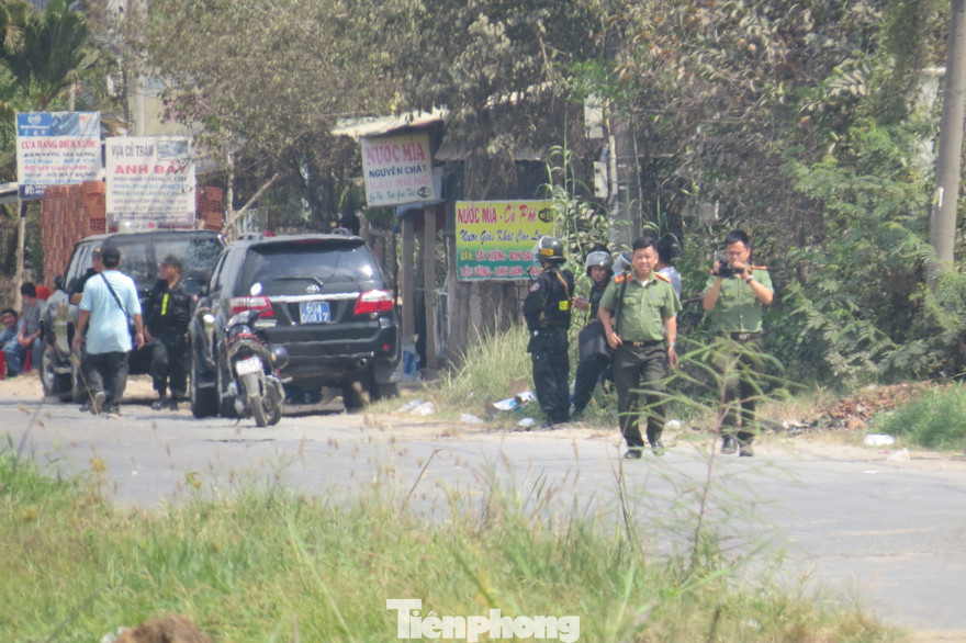 Lực lượng công an làm nhiệm vụ tại hiện trường