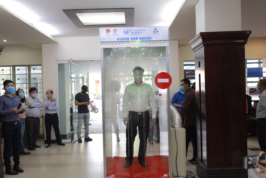 Buồng khử khuẩn đầu tiên tại TPHCM