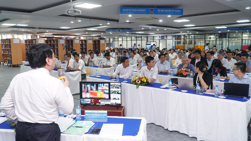 Các đại biểu tham gia góp ý tại Hội nghị đầu cầu TPHCM