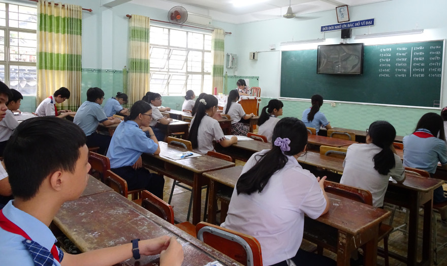 Thí sinh dự thi tại điểm thi THCS Quang Trung, Gò Vấp, TPHCM sáng nay 15/7