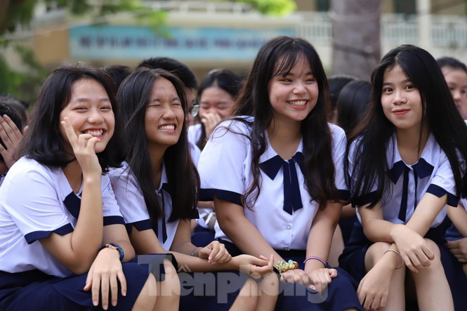 Trường học ở TPHCM tất bật chuẩn bị cho đón học sinh trở lại trường