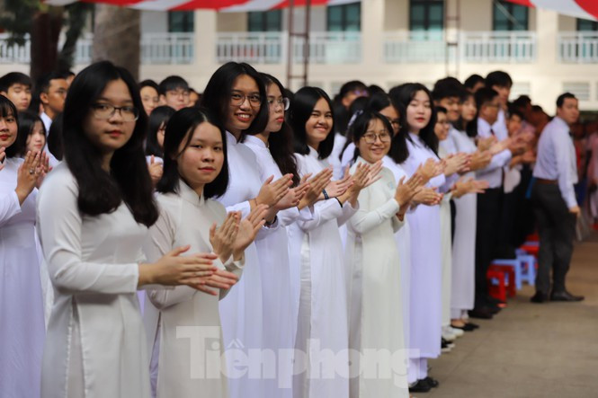 Hơn 73.000 học sinh khối 12 cả hai hệ giáo dục phổ thông và giáo dục thường xuyên của TPHCM sẽ quay trở lại trường học vào sáng thứ 2 (ngày 9/3)