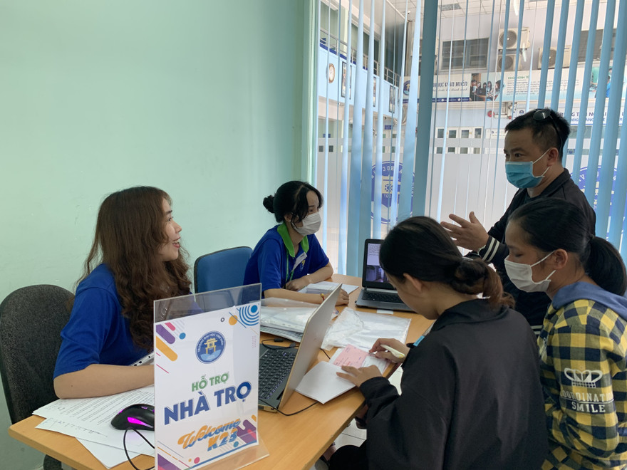 Thí sinh tìm hiểu thông tin nhập học tại Trường ĐH Văn Hiến