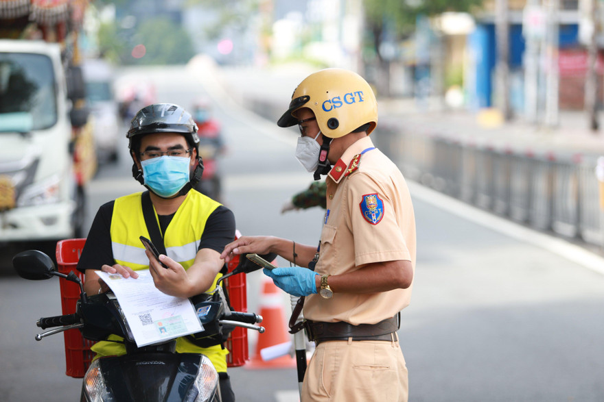 TPHCM không cấp giấy đi đường sau ngày 30/9