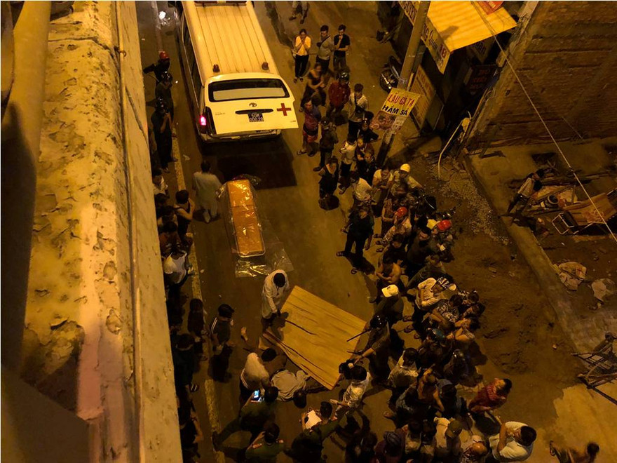 Người đàn ông bị hất văng khỏi cầu tử vong.