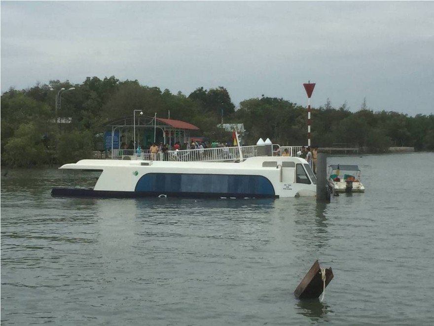 Tàu cao tốc chìm ở Cần Giờ.