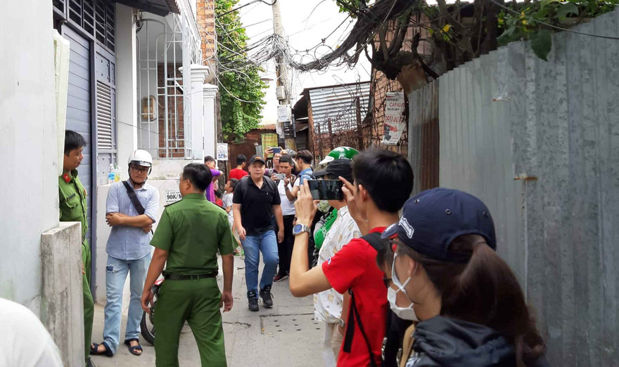 Lực lượng chức năng điều tra vụ việc.