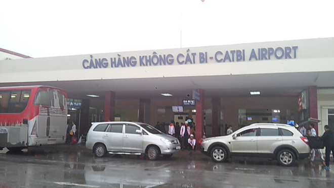 Sân bay Cát Bi tê liệt vì mưa phùn, mây thấp