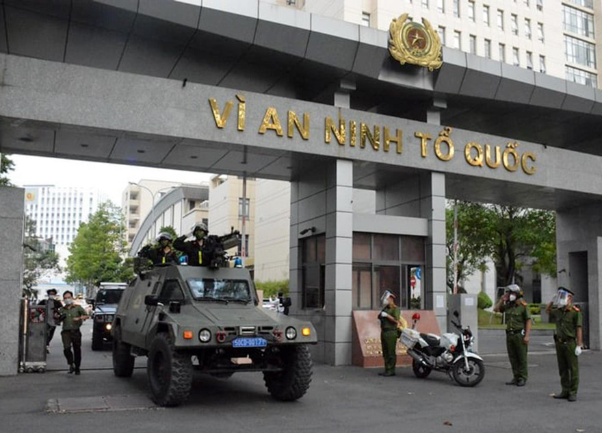 Công an TPHCM xuất quân trấn áp tội phạm dịp cuối năm.