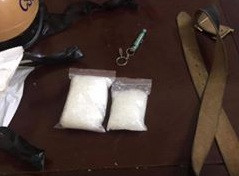 Ôm ma túy đá bỏ chạy khi bị CSGT dừng xe