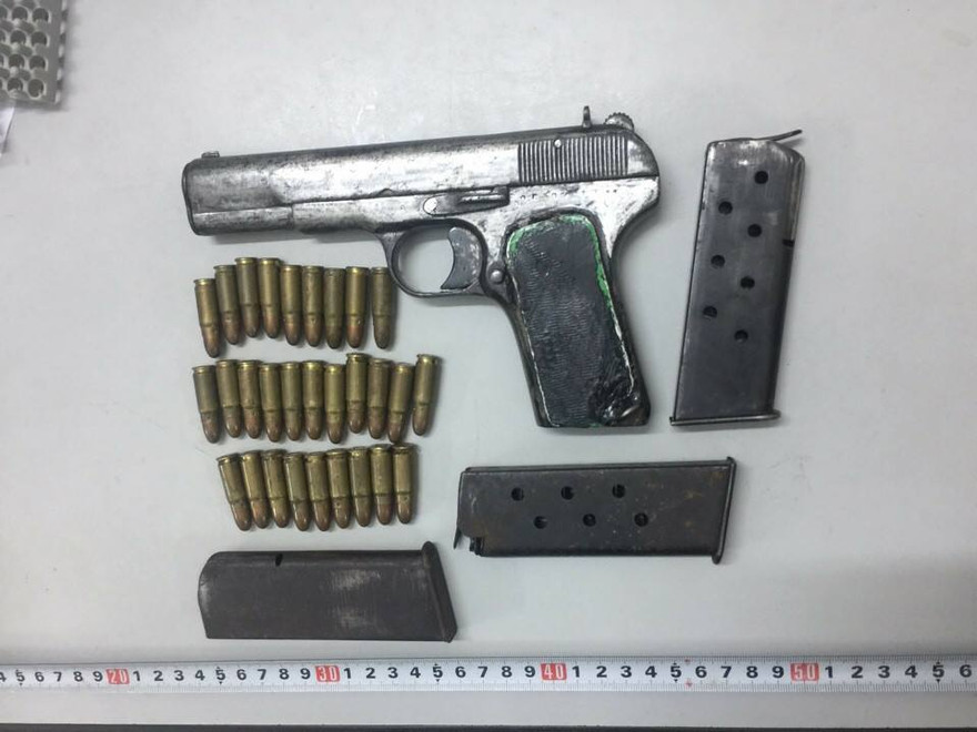 Thanh niên mang súng đến khách sạn mua bán ma túy