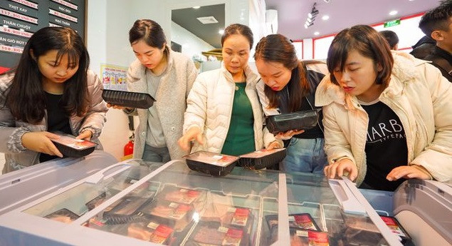 Thịt lợn tại cửa hàng thực phẩm sạch và siêu thị tăng giá nhưng vẫn thấp hơn chợ truyền thống