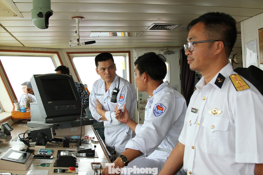 Các lực lượng vẫn đang tập trung tìm kiếm ngư dân mất tích