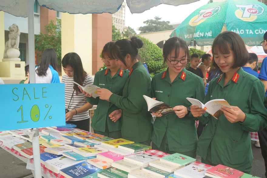 Ngày hội có sự tham gia của đông đảo cán bộ, ĐVTN nhà trường