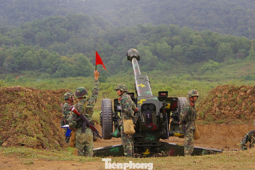 Một khẩu đội ở Lữ đoàn Pháo binh 368 thực hành bắn đạn thật trong diễn tập