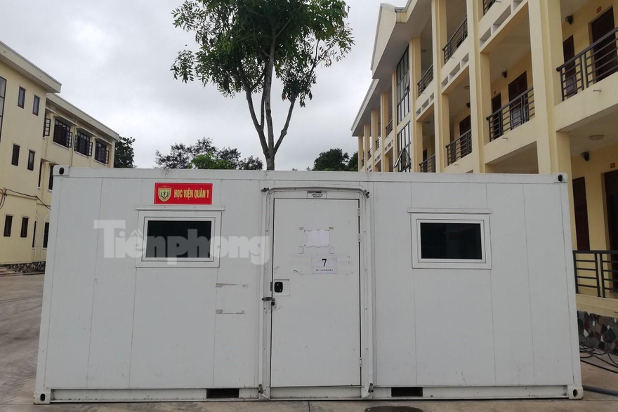 Công tác lắp đặt trang thiết bị đã được tiến hành trong sáng nay (17/5)