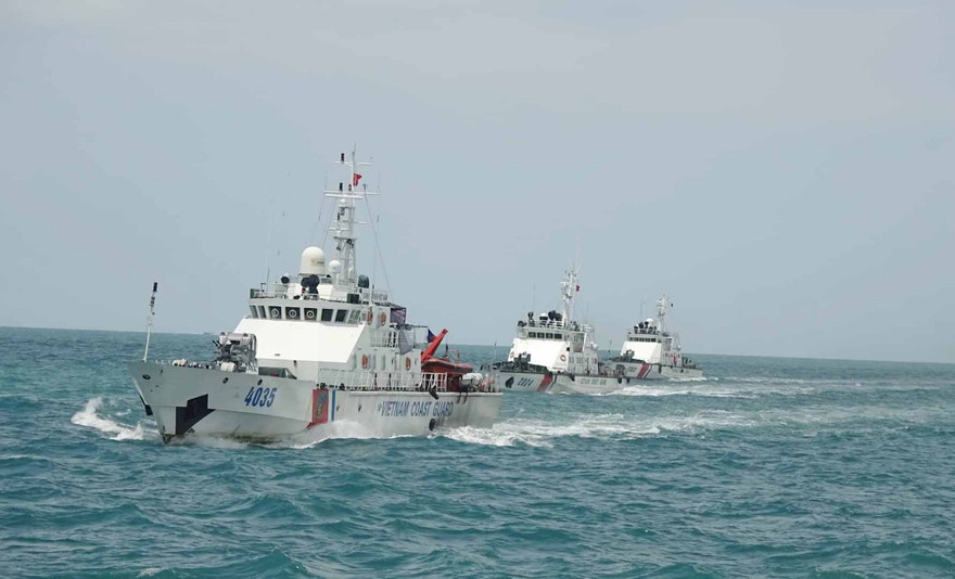 Biên đội tàu Cảnh sát biển Việt Nam thực thi nhiệm vụ trên vùng biển chủ quyền