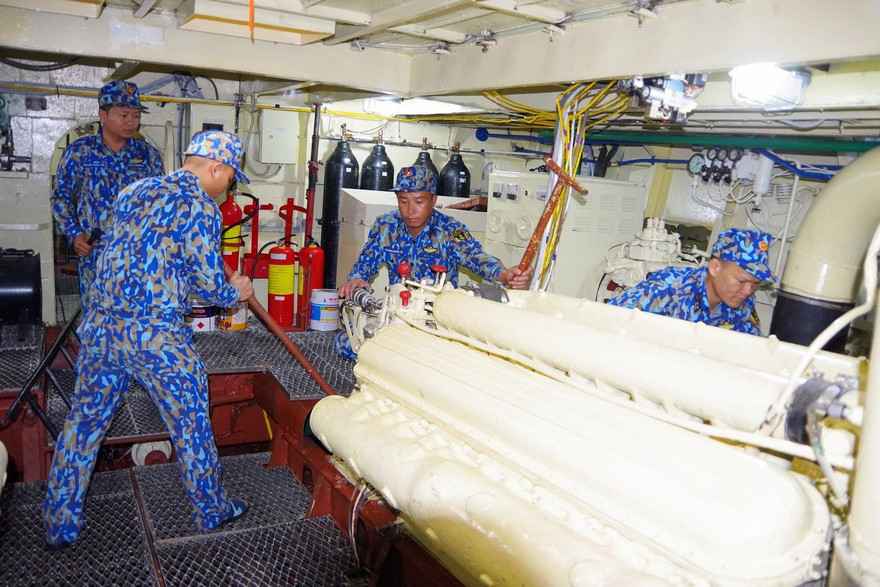 Bảo quản, sửa chữa trang bị kỹ thuật ở Trung đoàn Tàu ngầm 196