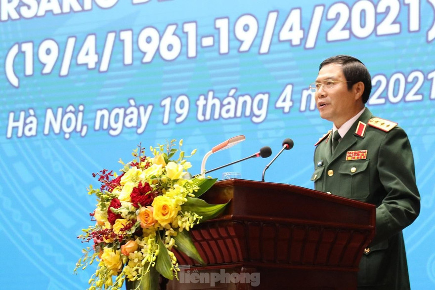 Thượng tướng Nguyễn Tân Cương phát biểu tại lễ mít tinh kỷ niệm 60 năm Ngày chiến thắng Hi-rôn