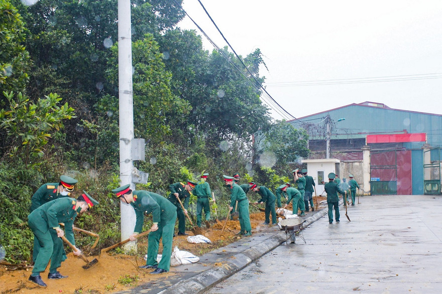 Cán bộ, ĐVTN Học viện KTQS ra quân hưởng hưởng Tháng Thanh niên và Tết trồng cây 2021