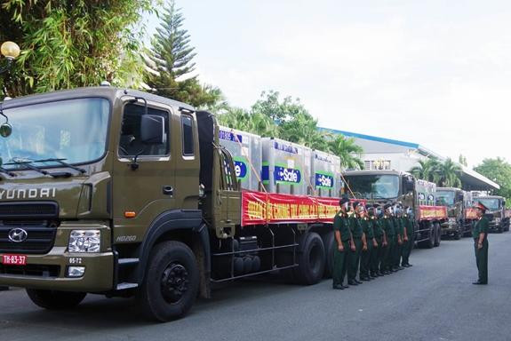 Lữ đoàn 972 (Cục Vận tải, Tổng cục Hậu cần) tiếp nhận, vận chuyển hơn 800 nghìn liều vắc xin về kho Bộ Y tế tại TPHCM, ngày 9/7