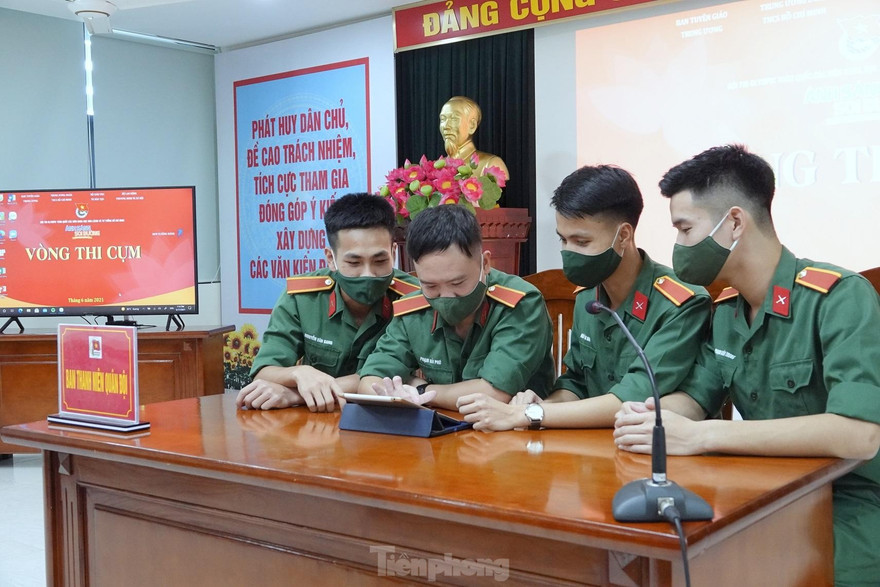 Đội tuyển Thanh niên Quân đội tham gia vòng thi cụm, chiều 17/6. Ảnh: Nguyễn Minh