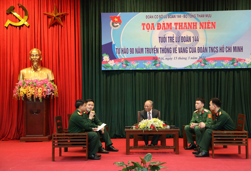 Các đại biểu tham gia chương trình tọa đàm, tối 15/3