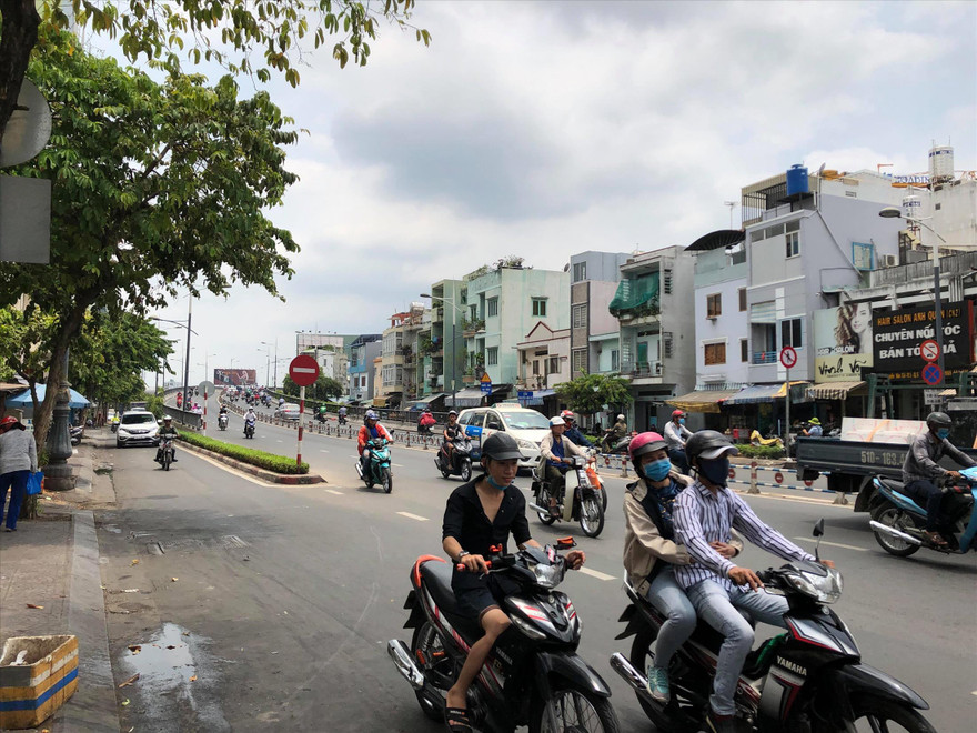 Cầu Nguyễn Văn Cừ, khu vực nhiều người bị H đâm gây thương tích.